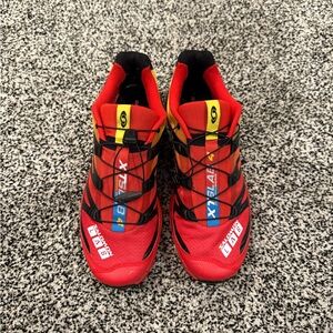 Unisex Red Salomon’s XT-6 Sportstyle Men’s 9/Women’s 10